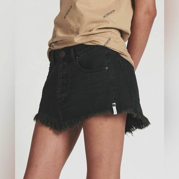One Teaspoon Junkyard Distressed Mini Jean Skirt Black Size 26 Raw Hem NWT - Picture 1 of 10